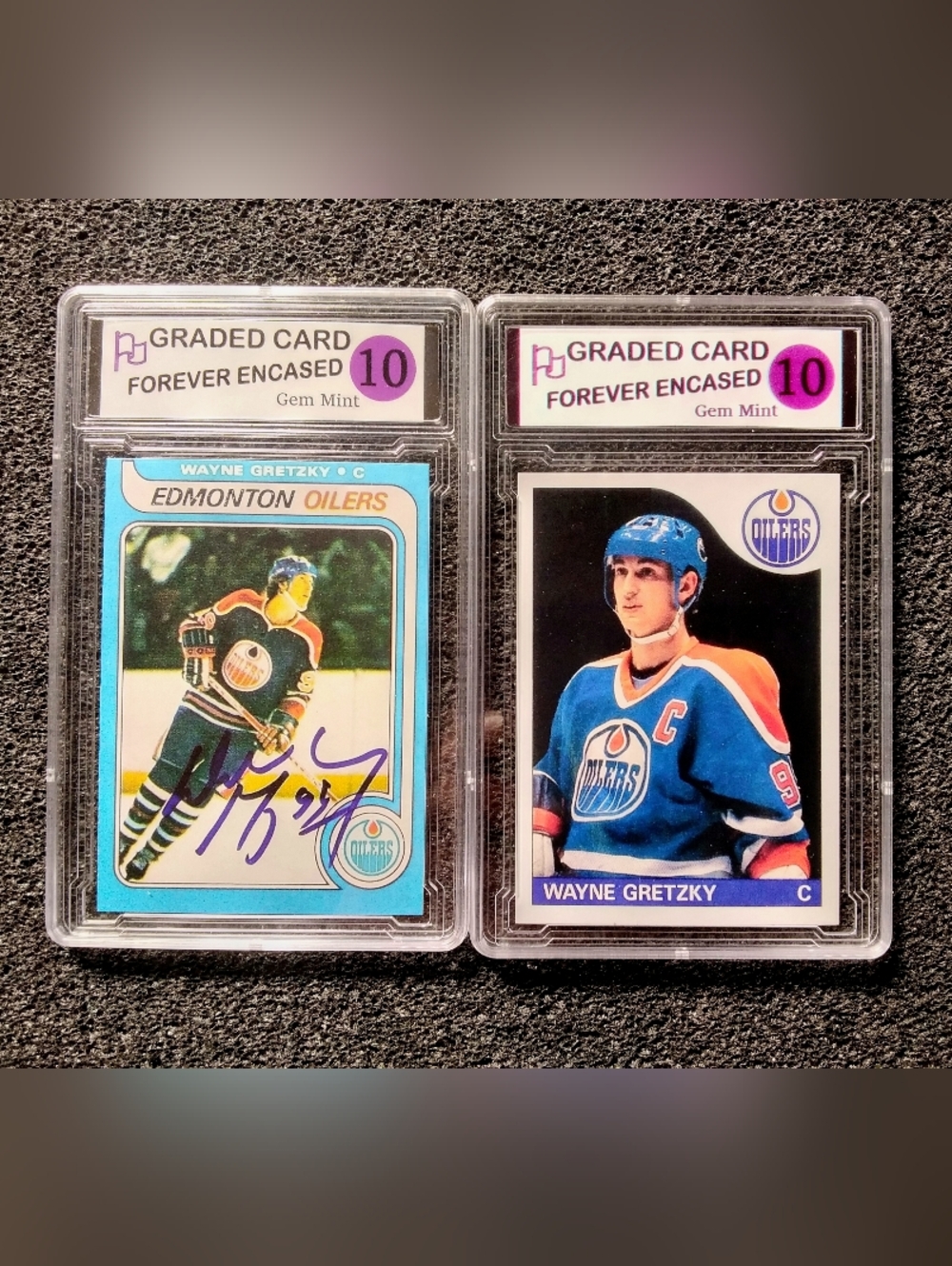 Wayne Gretzky Oilers HOF Autograph Vintage Hockey Card Set. Graded 10